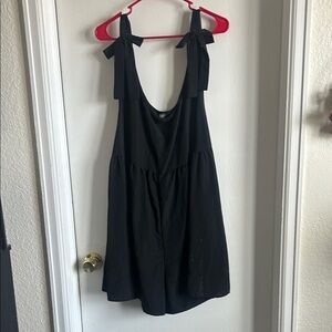 SHEIN Black Curve Top